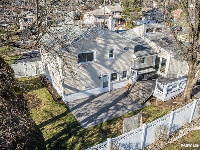 15 Windemere Road, Verona, NJ 07044