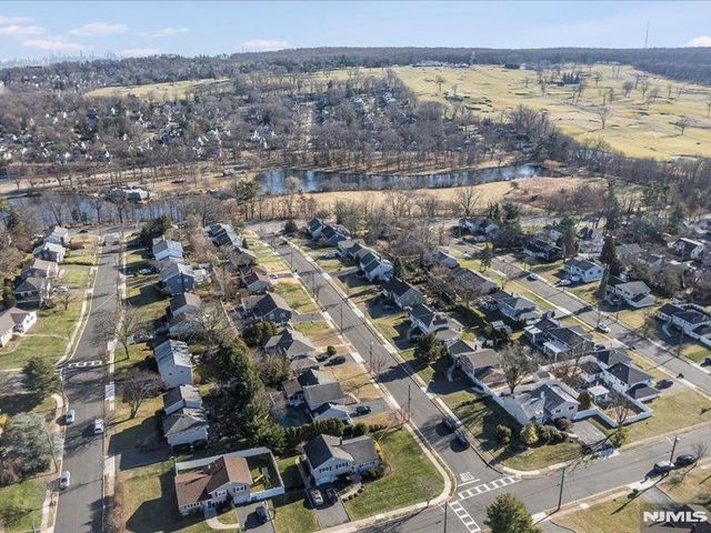 15 Windemere Road, Verona, NJ 07044