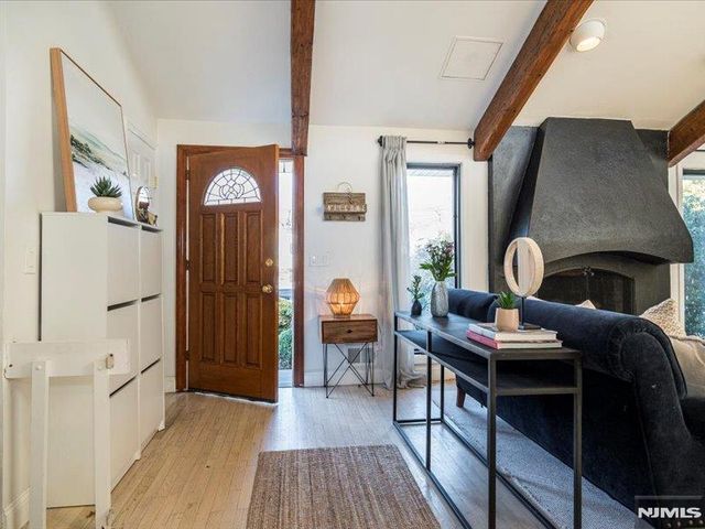 15 Windemere Road, Verona, NJ 07044