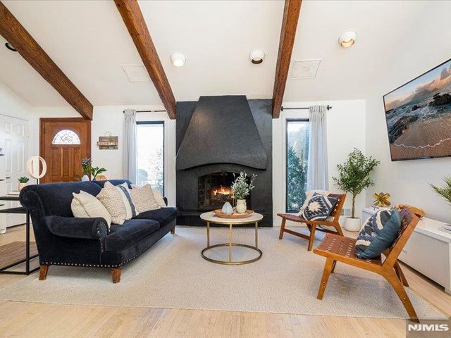 15 Windemere Road, Verona, NJ 07044