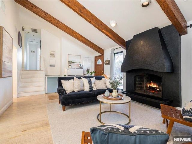 15 Windemere Road, Verona, NJ 07044