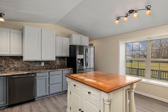 2225 N Farm Road 81, Springfield, MO 65802