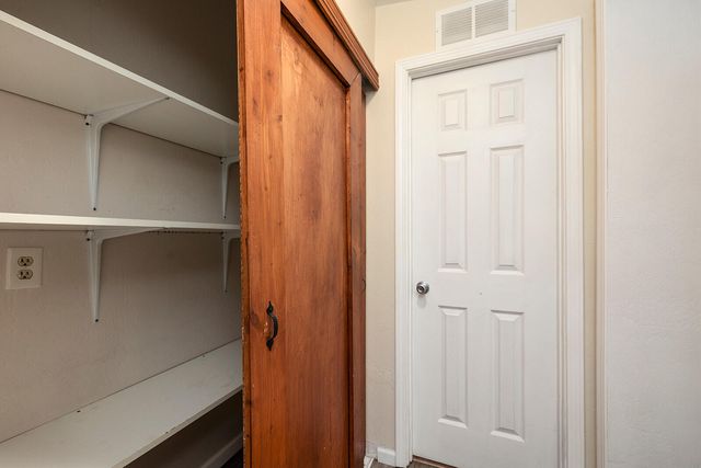 2225 N Farm Road 81, Springfield, MO 65802