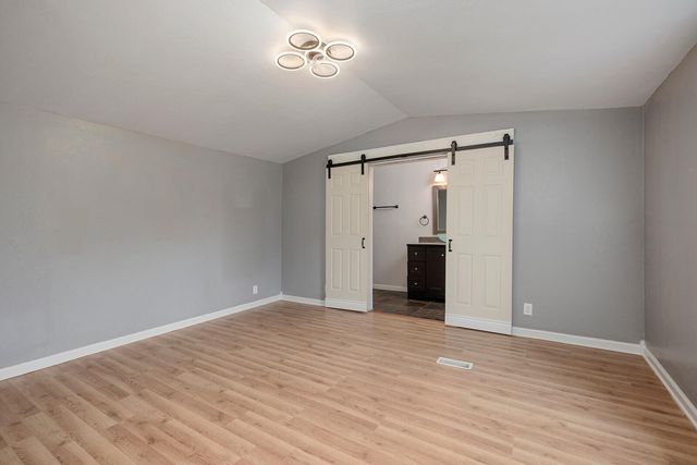 2225 N Farm Road 81, Springfield, MO 65802