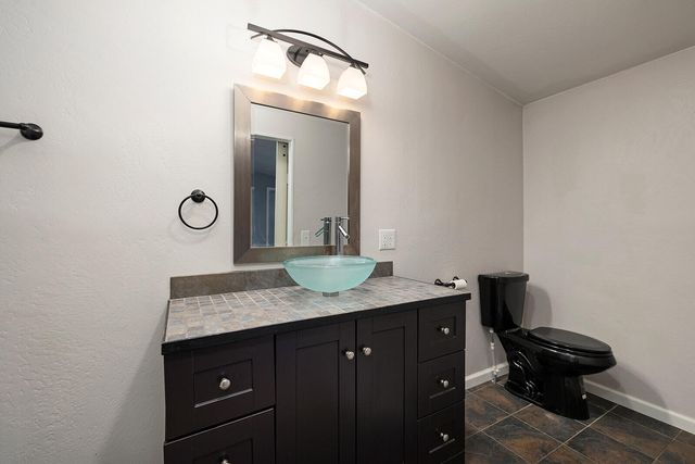 2225 N Farm Road 81, Springfield, MO 65802