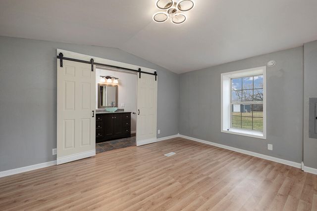 2225 N Farm Road 81, Springfield, MO 65802