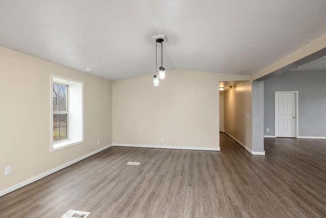 2225 N Farm Road 81, Springfield, MO 65802