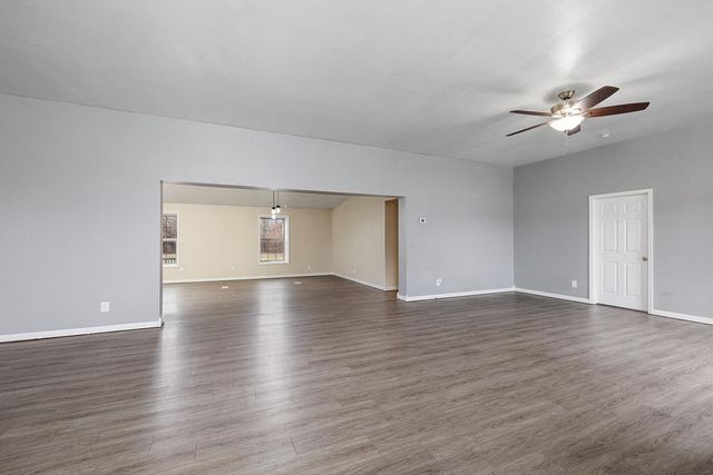 2225 N Farm Road 81, Springfield, MO 65802