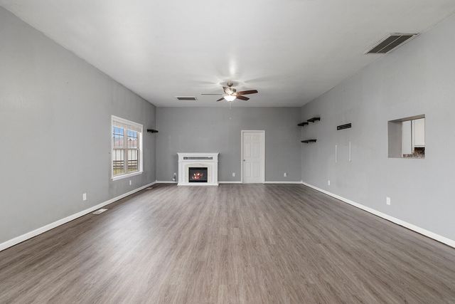 2225 N Farm Road 81, Springfield, MO 65802