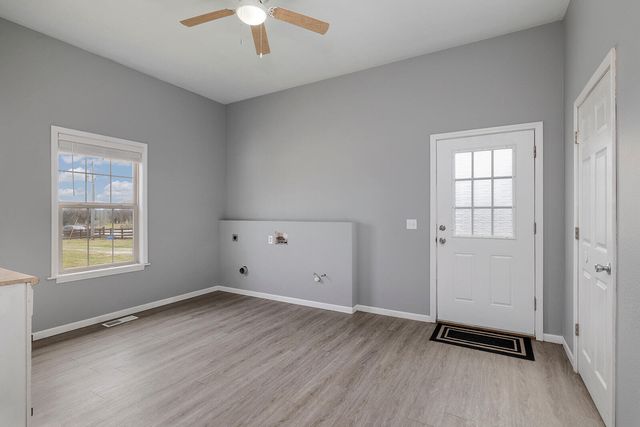 2225 N Farm Road 81, Springfield, MO 65802