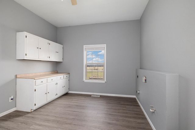 2225 N Farm Road 81, Springfield, MO 65802