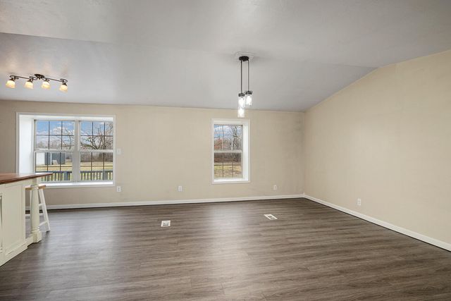 2225 N Farm Road 81, Springfield, MO 65802