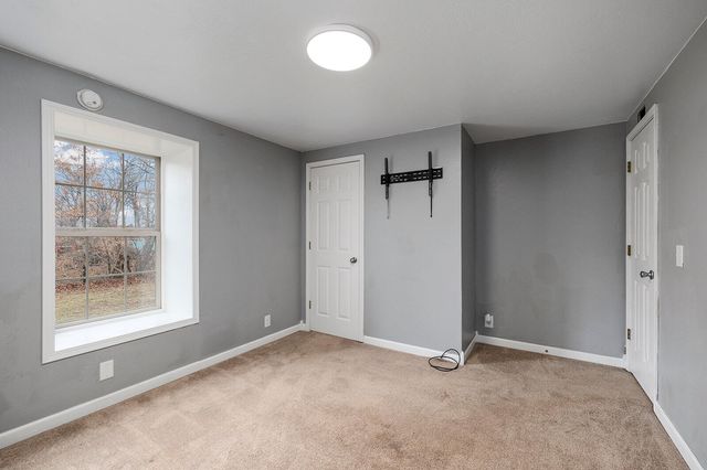 2225 N Farm Road 81, Springfield, MO 65802