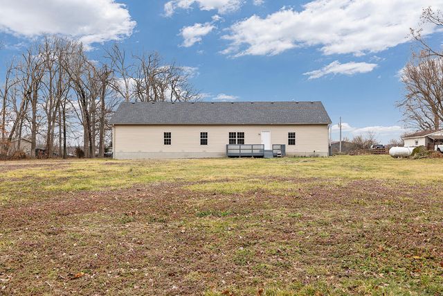 2225 N Farm Road 81, Springfield, MO 65802