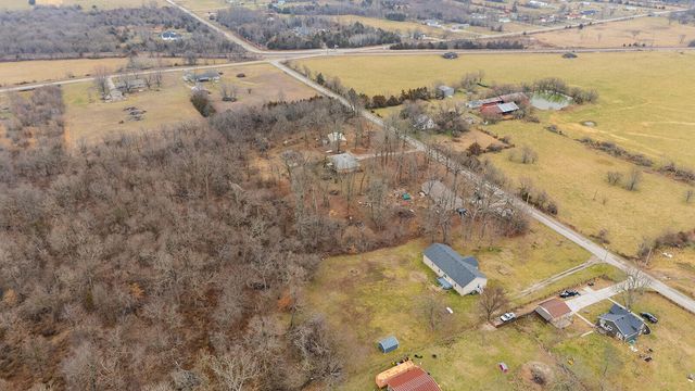 2225 N Farm Road 81, Springfield, MO 65802