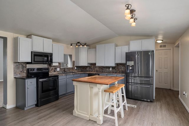 2225 N Farm Road 81, Springfield, MO 65802