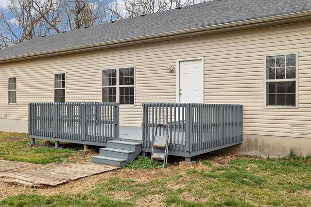 2225 N Farm Road 81, Springfield, MO 65802