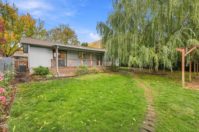 1207 NE Madrone, Grants Pass, OR 97526