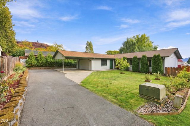 1207 NE Madrone, Grants Pass, OR 97526