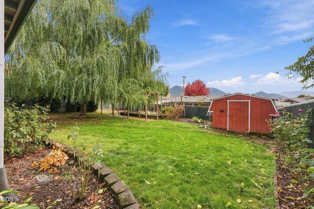 1207 NE Madrone, Grants Pass, OR 97526