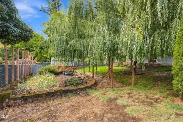 1207 NE Madrone, Grants Pass, OR 97526