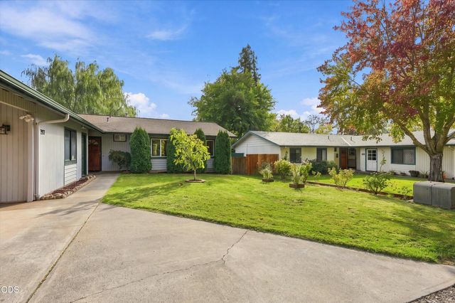 1207 NE Madrone, Grants Pass, OR 97526