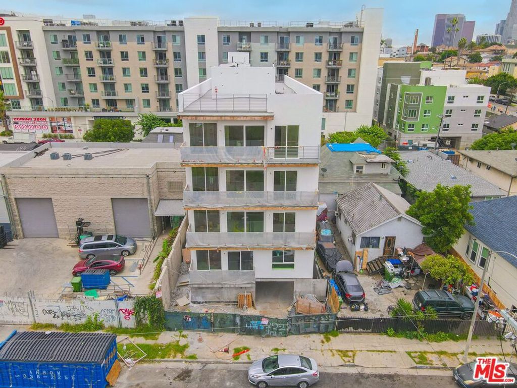 320 N Mountain View Avenue, Los Angeles, CA 90026 — exterior