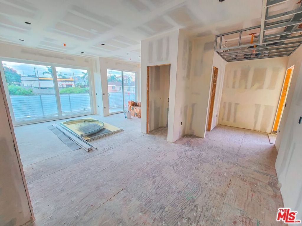 320 N Mountain View Avenue, Los Angeles, CA 90026 — photo 2