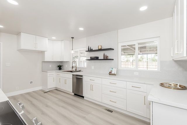 5383 Easterby Drive N, Fresno, CA 93727