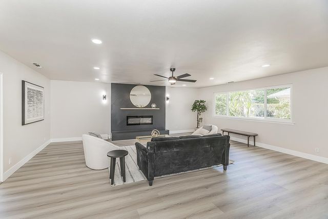 5383 Easterby Drive N, Fresno, CA 93727