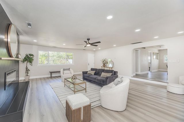 5383 Easterby Drive N, Fresno, CA 93727