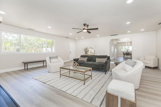 5383 Easterby Drive N, Fresno, CA 93727