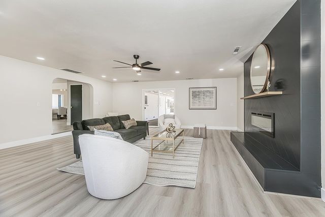 5383 Easterby Drive N, Fresno, CA 93727