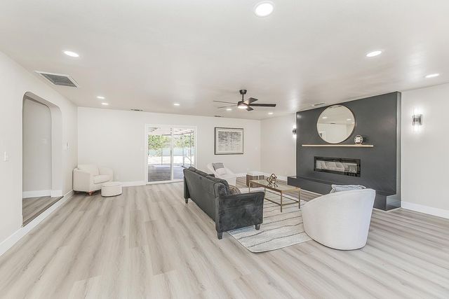 5383 Easterby Drive N, Fresno, CA 93727