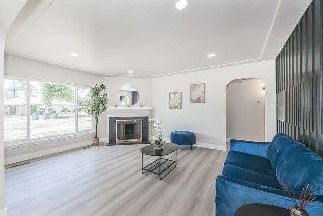5383 Easterby Drive N, Fresno, CA 93727