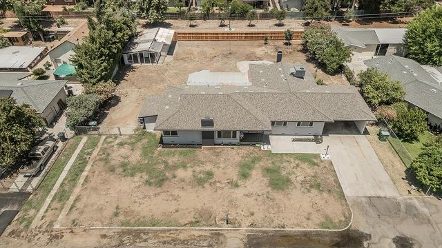 5383 Easterby Drive N, Fresno, CA 93727