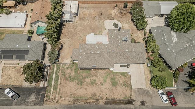 5383 Easterby Drive N, Fresno, CA 93727