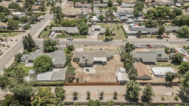 5383 Easterby Drive N, Fresno, CA 93727
