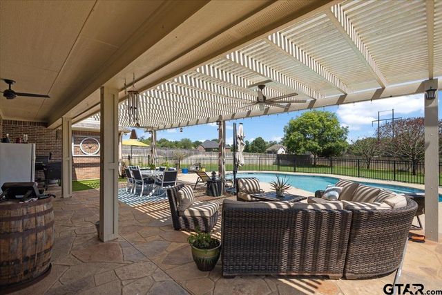 212 Pecan Park Dr, Bullard, TX 75757