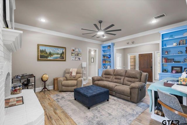 212 Pecan Park Dr, Bullard, TX 75757