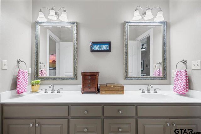212 Pecan Park Dr, Bullard, TX 75757
