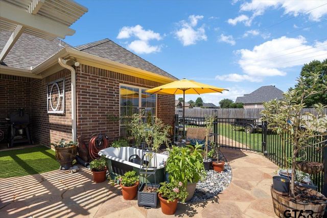 212 Pecan Park Dr, Bullard, TX 75757