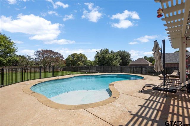 212 Pecan Park Dr, Bullard, TX 75757
