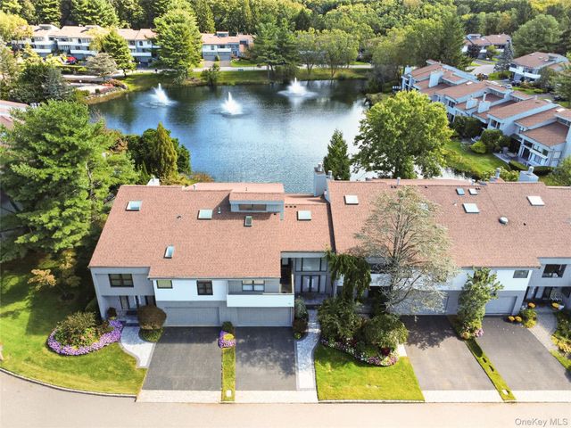93 Eagle Chase, Woodbury, NY 11797