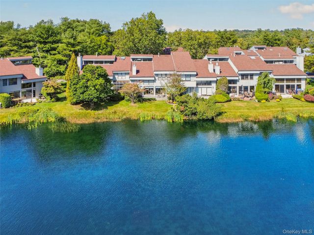 93 Eagle Chase, Woodbury, NY 11797