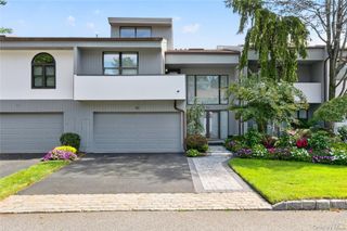 93 Eagle Chase, Woodbury, NY 11797