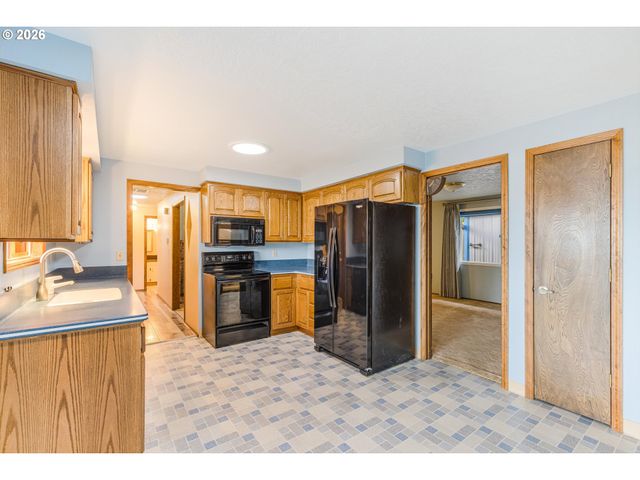 2245 Se WENDY Dr, Gresham, OR 97080