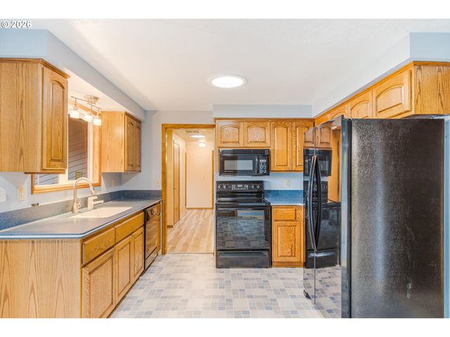 2245 Se WENDY Dr, Gresham, OR 97080