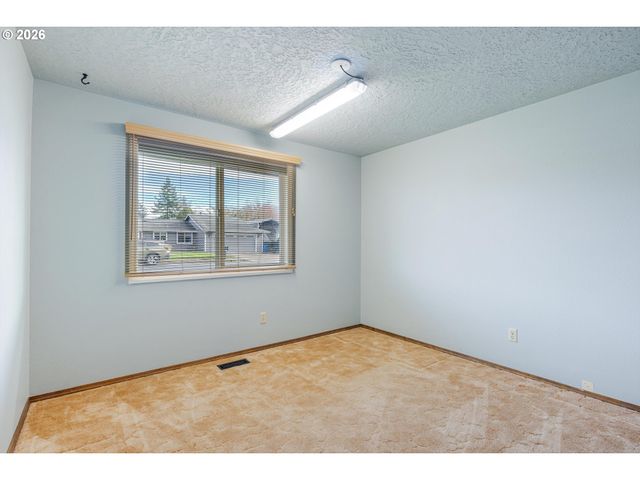 2245 Se WENDY Dr, Gresham, OR 97080