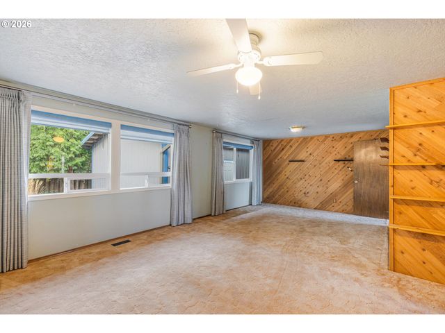 2245 Se WENDY Dr, Gresham, OR 97080